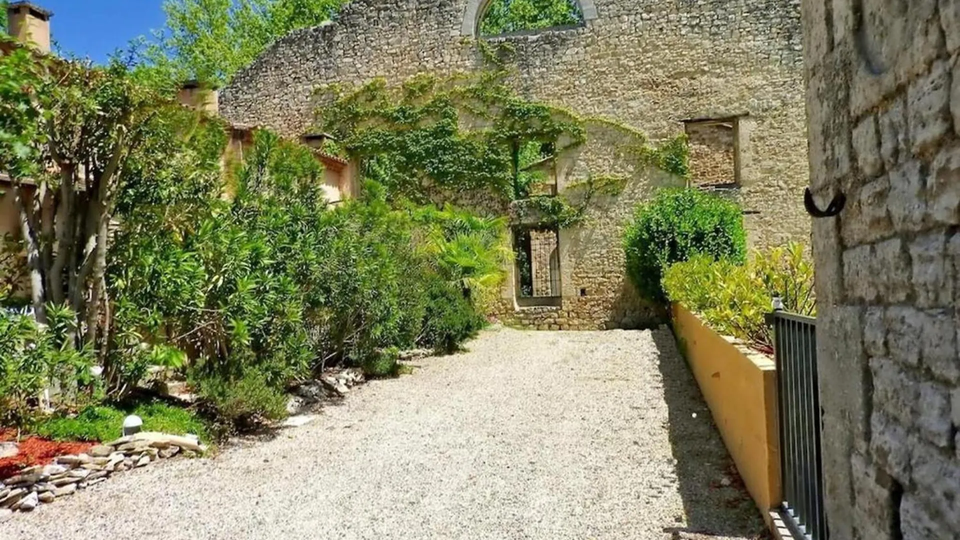 Sejour Au Pied Du Colorado Provencal, Avec Piscine Villa Rustrel
